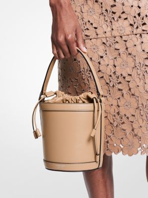 Audrey Medium Leather Bucket Bag - Image 7