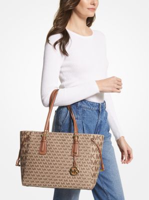 Voyager Medium Logo Jacquard Tote Bag - Image 4